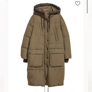 Green Padded, quilted parka in woven fabric. Lined, padded hood